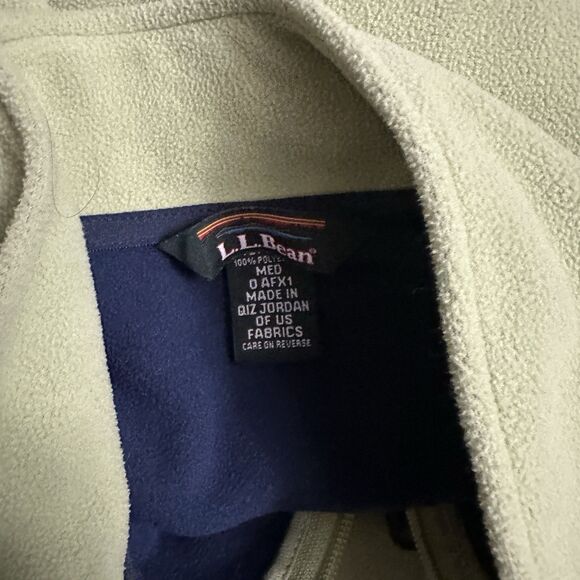 L.L. Bean fleece jacket with a full zipper and zippered pockets M - Picture 6 of 6
